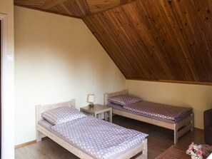 Nhà | 5 phòng ngủ, trang bị nội thất với thiết kế riêng biệt, bộ trải giường 