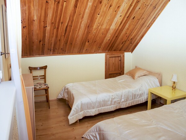 House | 5 bedrooms, individually furnished, bed sheets