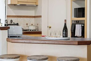 Coffee/tea maker, fridge, microwave, oven