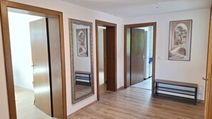 Interior - Vacation apartment 110sqm, 2 bedrooms, garden & balcony (Taching am See)
