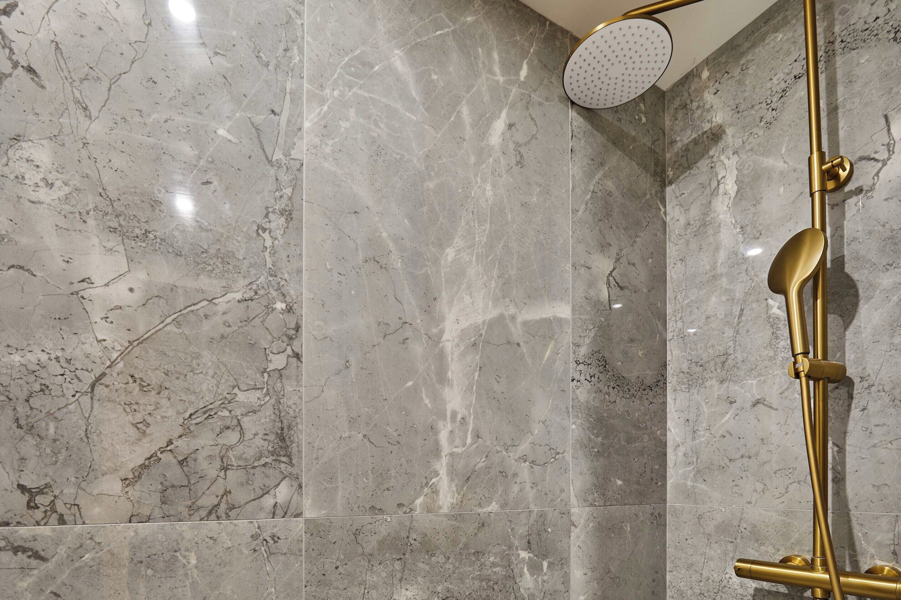 Appartement | Salle de bain | Sèche-cheveux, serviettes fournies, savon, shampoing