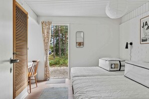 Unclassified image, 3 of 22, button