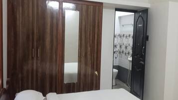 Standard Apartment | Hypo-allergenic bedding, desk, free WiFi, bed sheets