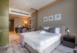 Luxury Studio, Canal View | Living room - Manzil-Waterfront Studio in Business Bay (Dubai)