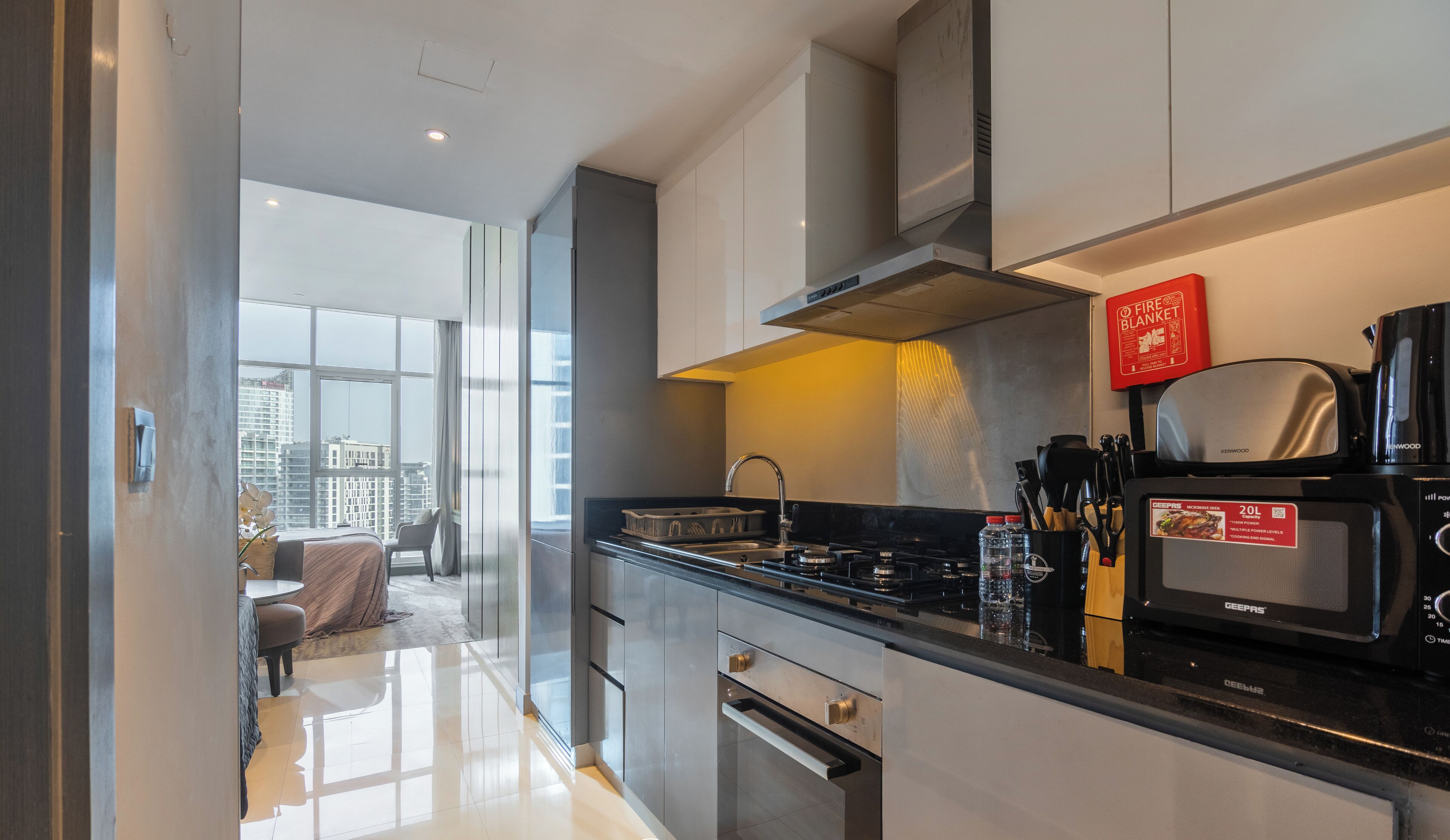 Luxury Studio, Canal View | Private kitchenette