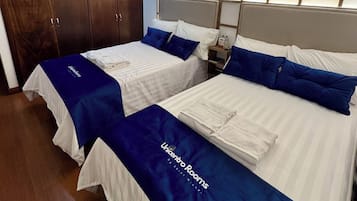 1 dormitorio, tabla de planchar con plancha, wifi y ropa de cama