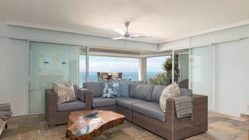 Apartment, 3 Bedrooms, Smoking, Balcony | Living area | Books