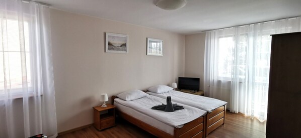House | 15 bedrooms, individually furnished