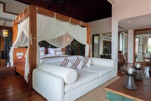 7 chambres, coffres-forts dans les chambres, bureau