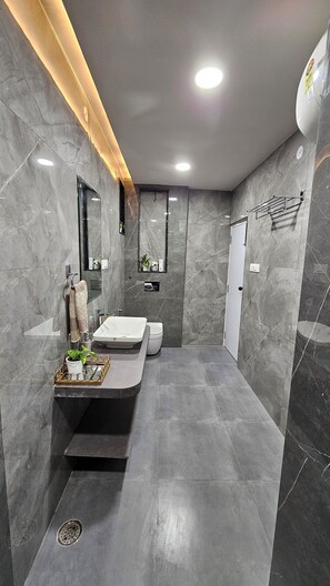 Hair dryer, towels, soap, toilet paper - Rajvilla:Where Every Stay Tells a Story
2 bedroom house in adorable Jaipur (Jaipur)