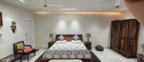 2 dormitoris, planxa i posts de planxar, wifi i roba de llit