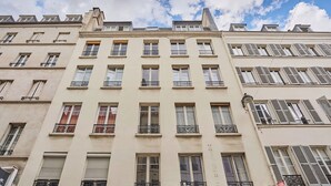 Unclassified image, 3 of 32, button - Apartment With Terrace Tour Eiffel Invalides (Paris)