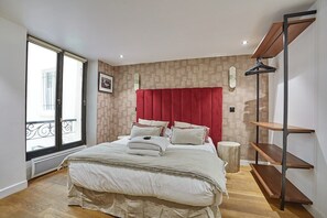 1 bedroom, laptop workspace, iron/ironing board, bed sheets - Charming Apartment Faubourg St Honore Madeleine (Paris)