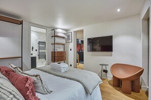 Apartment | 1 bedroom, laptop workspace, iron/ironing board, bed sheets - Charming Apartment Faubourg St Honore Madeleine (Paris)