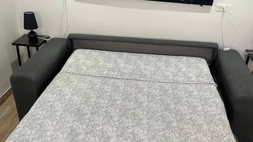 1 bedroom, iron/ironing board, internet, bed sheets