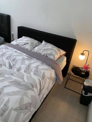 1 habitación, tabla de planchar con plancha y internet 