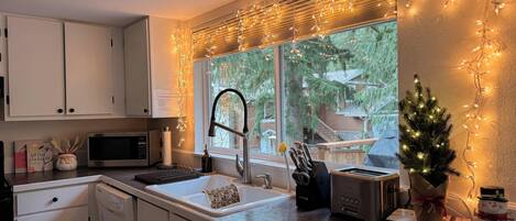 Micro-ondes, four, plaque de cuisson, lave-vaisselle