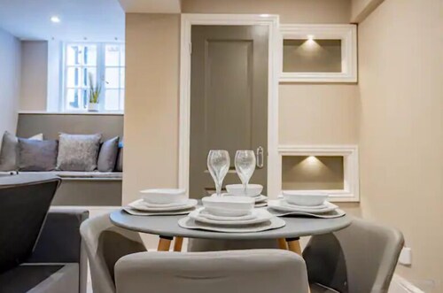 WhiskAwayHomes Shaw Street Apartment 2