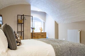 1 bedroom, iron/ironing board, free WiFi