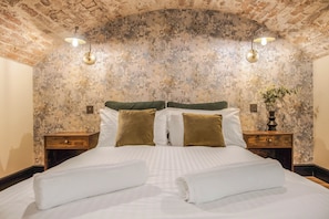 1 bedroom, iron/ironing board, free WiFi