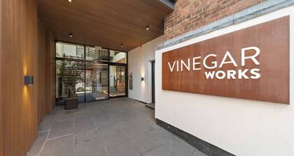 WhiskAwayHomes Vinegar House No. 7