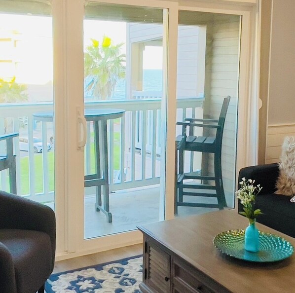 TV - Beachfront Bliss @ North Beach-on Beach, Walking distance to Aquarium, Lexington (Corpus Christi)