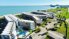 Exterior - Beachfront Bliss @ North Beach-on Beach, Walking distance to Aquarium, Lexington (Corpus Christi)