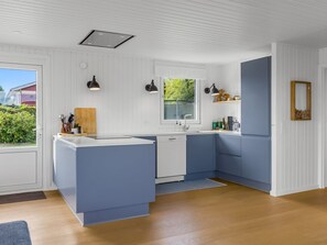 Fridge, dishwasher, cookware/dishes/utensils