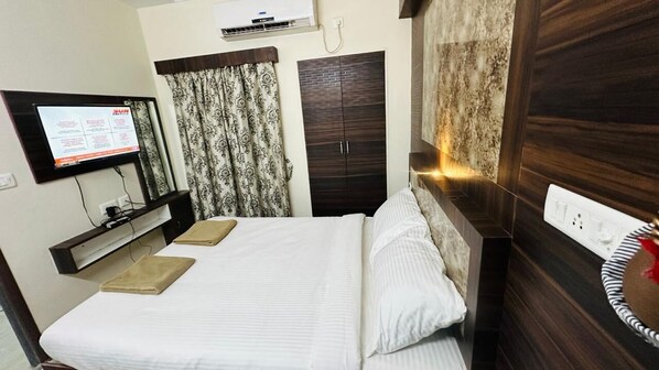 Egyptian cotton sheets, premium bedding, free WiFi