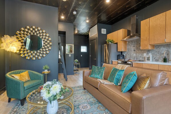 Smart TV, fireplace