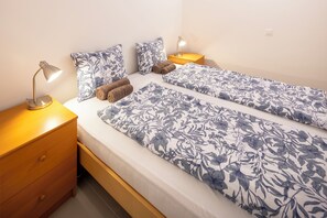 2 bedrooms, travel crib, free WiFi, bed sheets