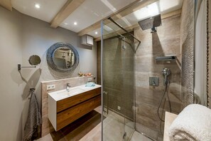 Shower, hair dryer, towels - Haus Sylter Schönheit - Sylter Schönheit - Exclusive comfort in a prime location (Hörnum (Sylt))