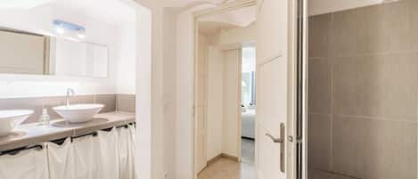 Hair dryer, towels