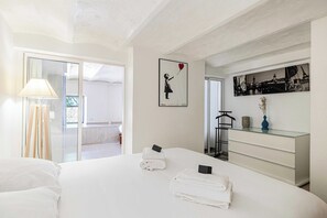 3 bedrooms, iron/ironing board, Internet