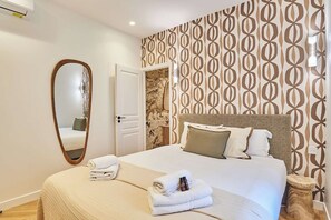 2 bedrooms, iron/ironing board, bed sheets