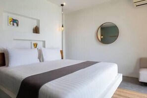 7 bedrooms, in-room safe, bed sheets