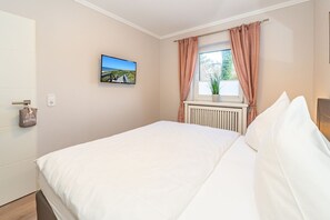 1 bedroom, in-room safe, iron/ironing board, WiFi