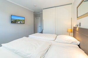 1 chambre, coffres-forts dans les chambres, fer et planche à repasser
