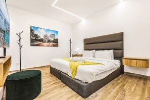 4 bedrooms, desk, iron/ironing board, WiFi
