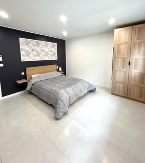 2 bedrooms, iron/ironing board, WiFi, bed sheets