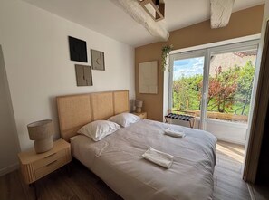 7 bedrooms, iron/ironing board, free WiFi, bed sheets