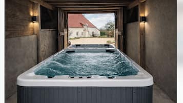 Bain à remous intérieur