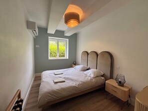 7 soverom, strykejern/-brett, wi-fi (inkludert) og sengetøy