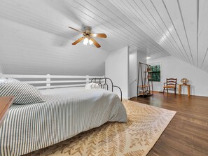 3 bedrooms, iron/ironing board, travel crib, free WiFi - Lakeside Cabin w/ Hot Tub, Fireplace Near Dollywood | Smoky Shores Retreat (Sevierville)