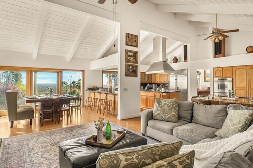 Two Estates w/ Pools, Hot Tubs, Game Rooms, Views & Tennis Court Near Wineries