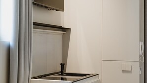 Frigorífico y placa de cocina