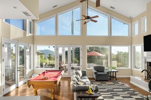 Smart TV, fireplace, video games, offices