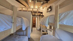 Dortoir Partagé Classique, vue montagne | Rideaux occultants, fer et planche à repasser, Wi-Fi gratuit