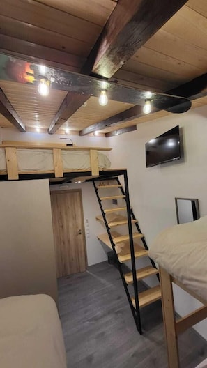 Cortinas blackout, tabla de planchar con plancha y wifi gratis