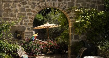 Beautiful apartment in villa for 4 people with WIFI, TV and pets allowed, close to Ascoli Piceno